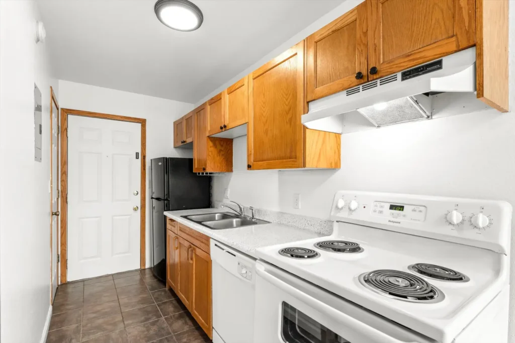 apartment kitchen at Boardwalk Realty Boulder, Boulder, Colorado apartments near campus