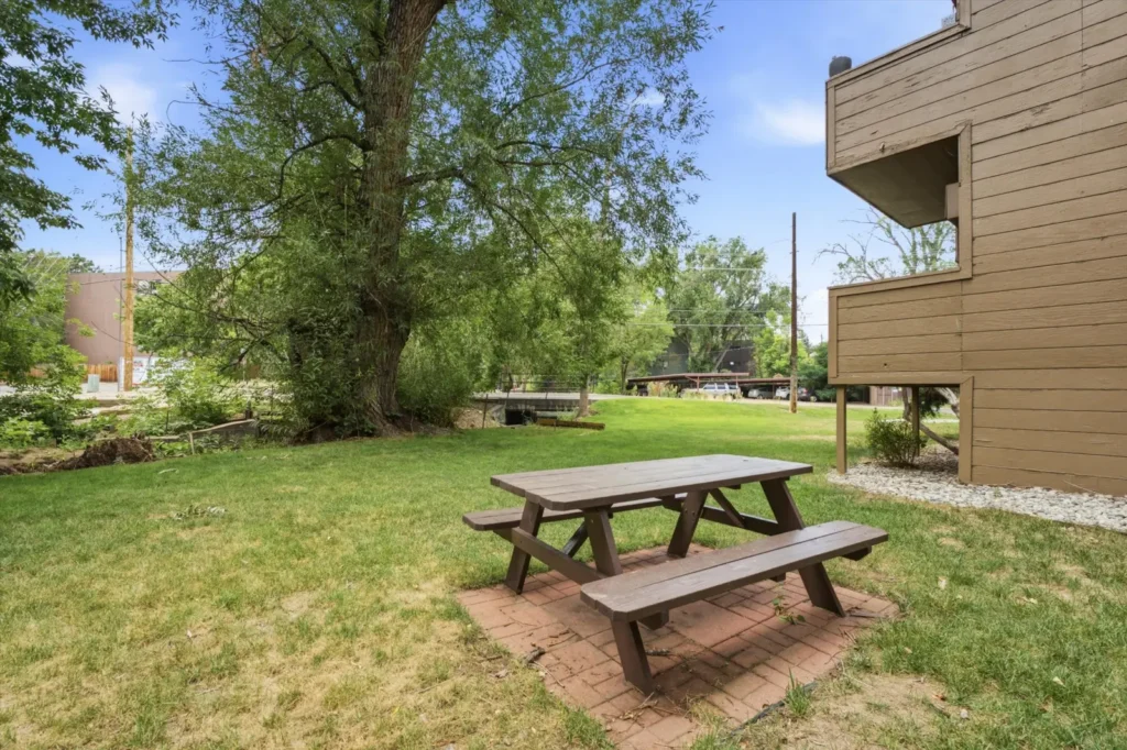 Creekside Apts
