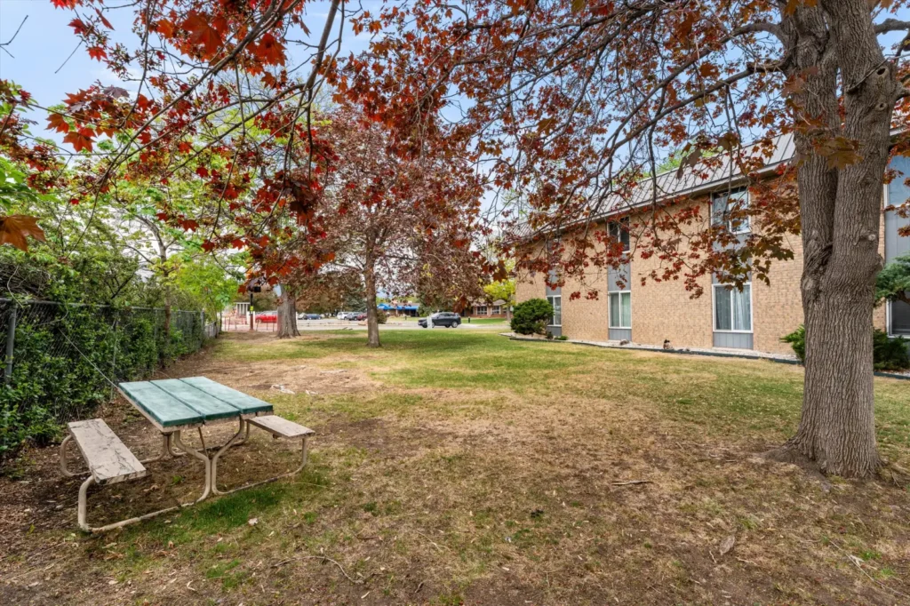 community courtyard with picnic table at Mohawk Junior, apartments for rent Boulder, Colorado