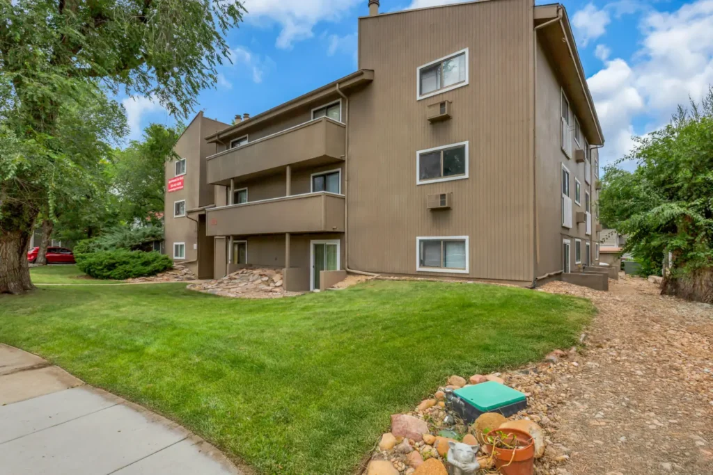 Apartment exterior at Spruce Steet, Boulder, Colorado apartment complexes