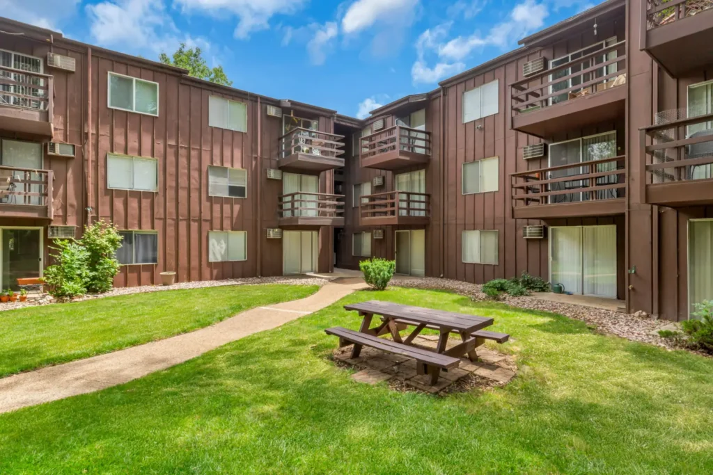 Outdoor picnic area at The Cove, apartments near CU Boulder