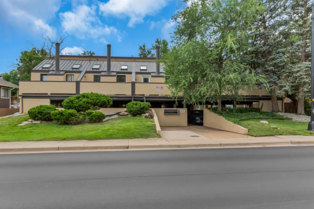 community exterior at Canyon Crest, apartments near CU Boulder